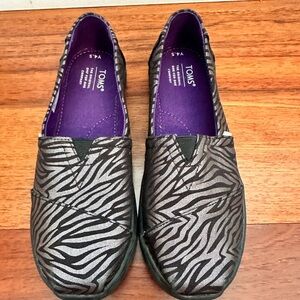 New Toms Black Zebra Shimmer Alpargata slip On Shoes NWOB Unisex Big Kids 4.5Y